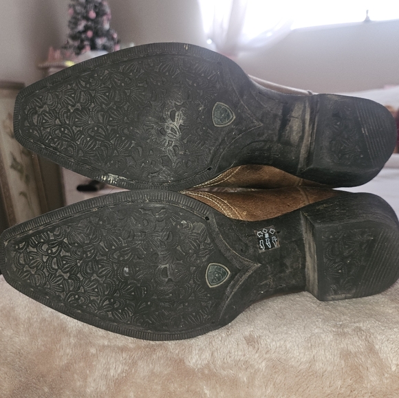 Ariat boots - Picture 5 of 7